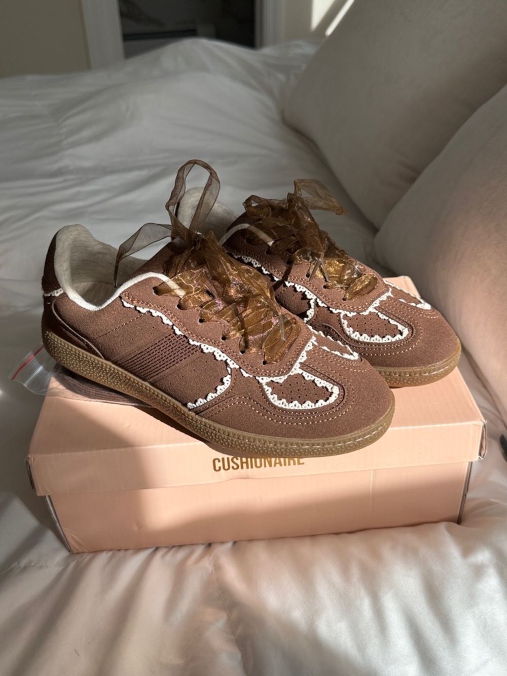BRAND NEW Cushionaire Belinda chocolate brown Lace-Up Sneakers size 7